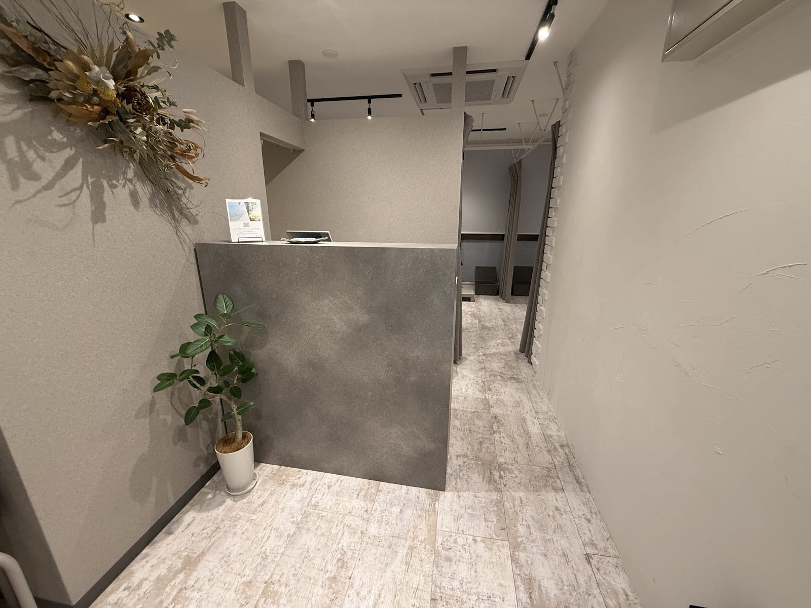 アイブロウ Rain 大阪本町店(堺筋本町)のメンズ眉毛サロン店内写真 1枚目