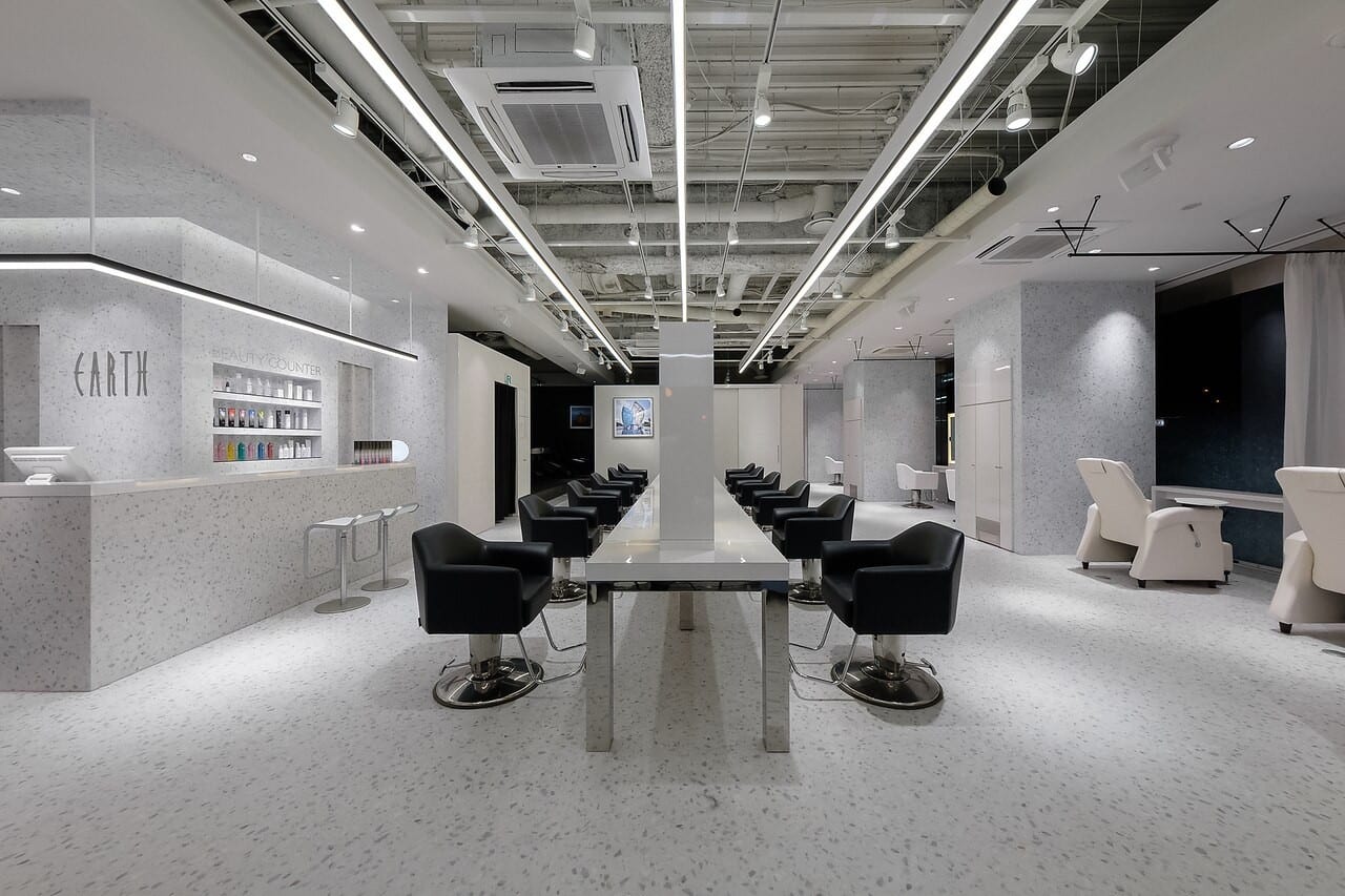 EARTH Nail & Eyelash 札幌駅前店(札幌駅)のメンズ眉毛サロン店内写真 1枚目