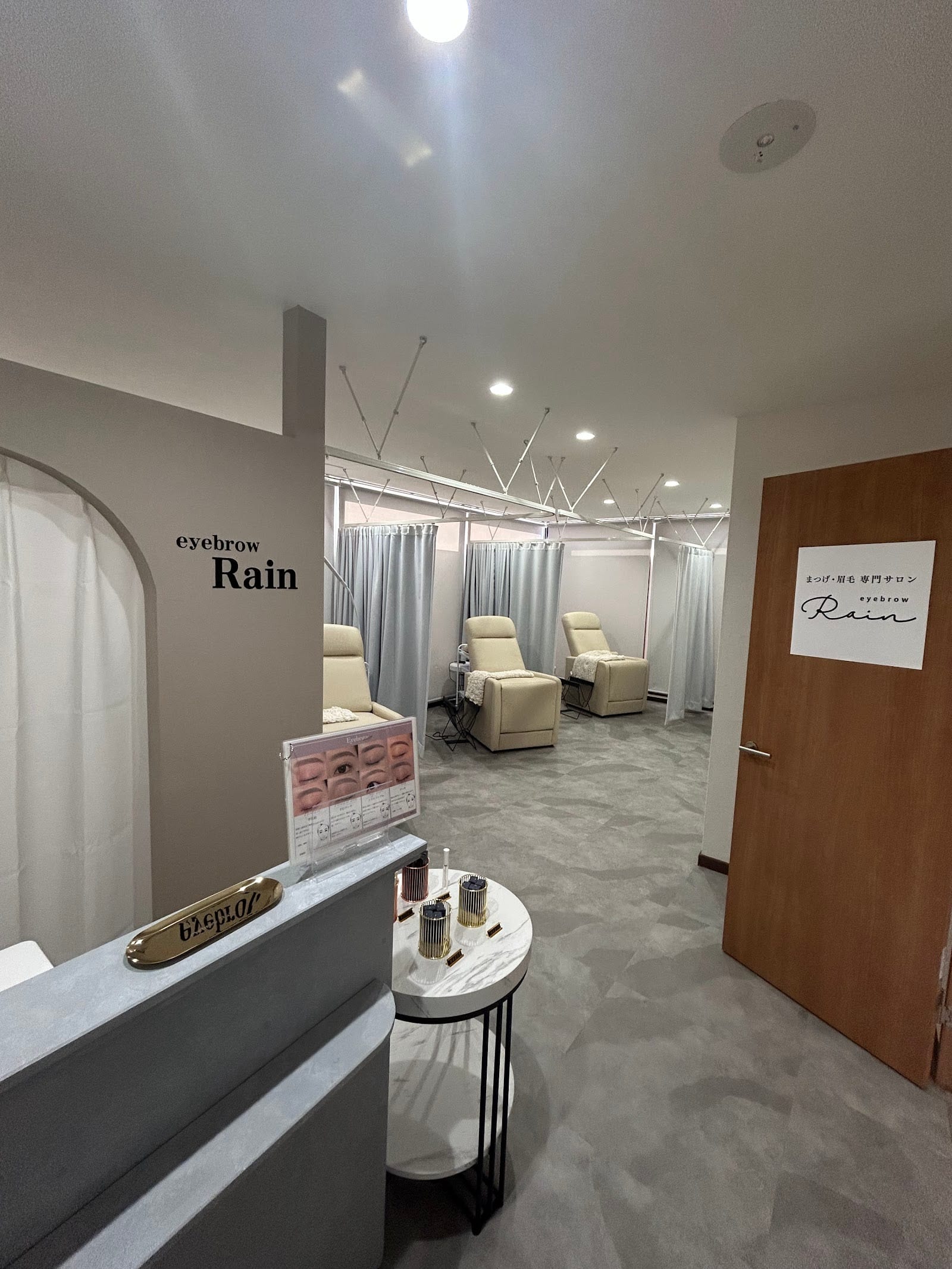 アイブロウRain 札幌手稲店(札幌)のメンズ眉毛サロン店内写真 1枚目
