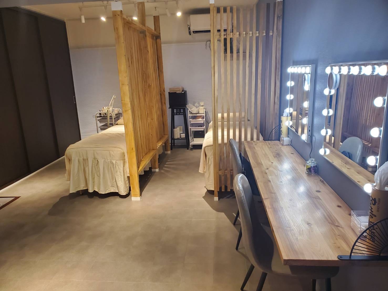 Salon de EMMA+(仙台駅)のメンズ眉毛サロン店内写真 1枚目