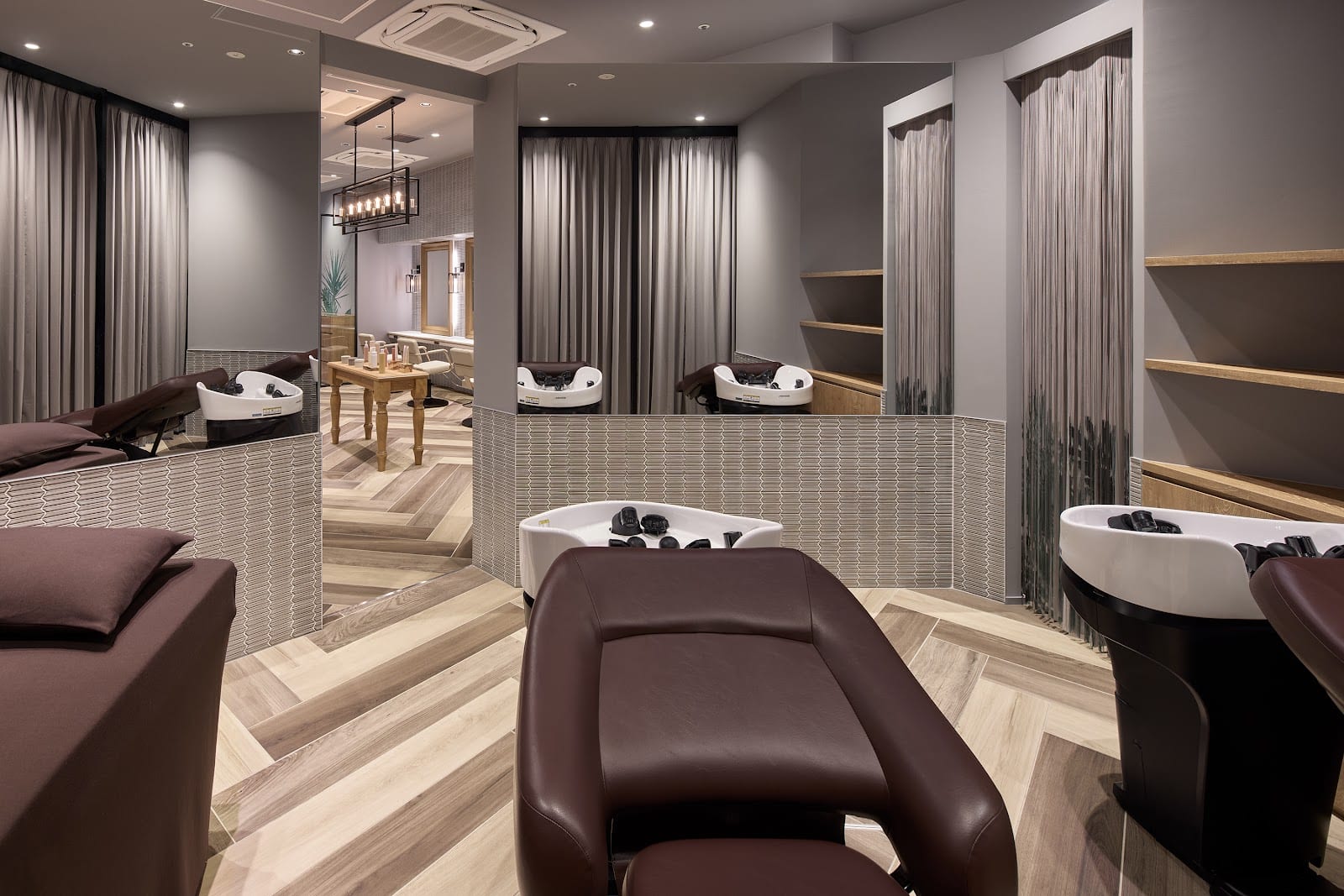 HAIR DRESSER by atelier haruka(渋谷)のメンズ眉毛サロン店内写真 1枚目