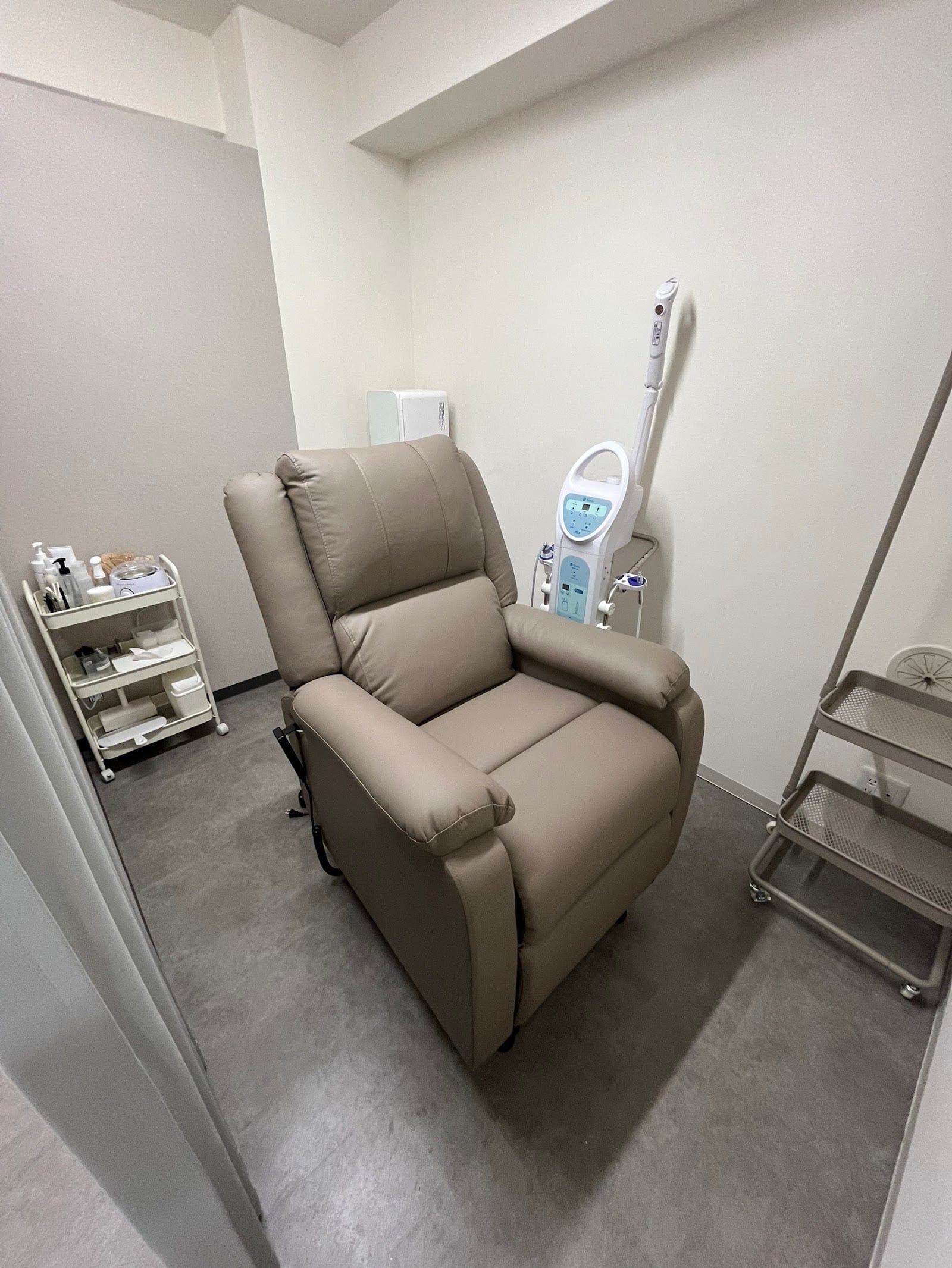 男眉salon OnFleek!渋谷店（渋谷）のメンズ眉毛サロン店内写真 1枚目