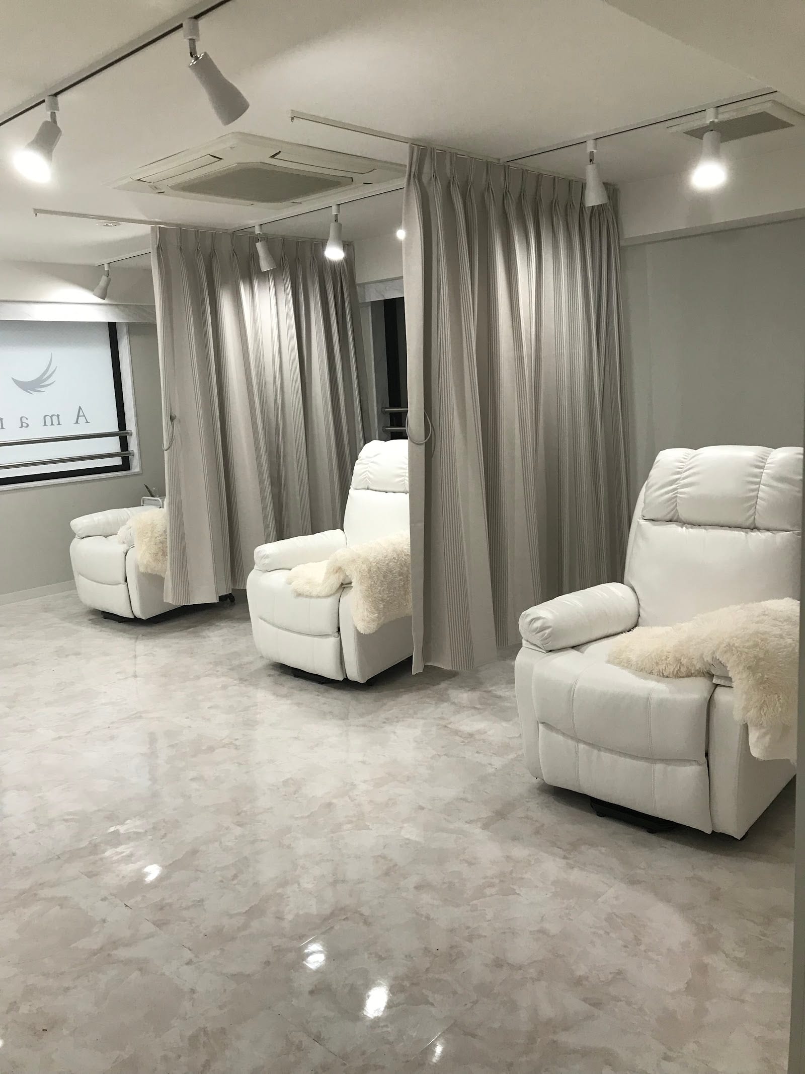 Eyebrow&Eyelash Salon Aman 田町店(品川)のメンズ眉毛サロン店内写真 1枚目