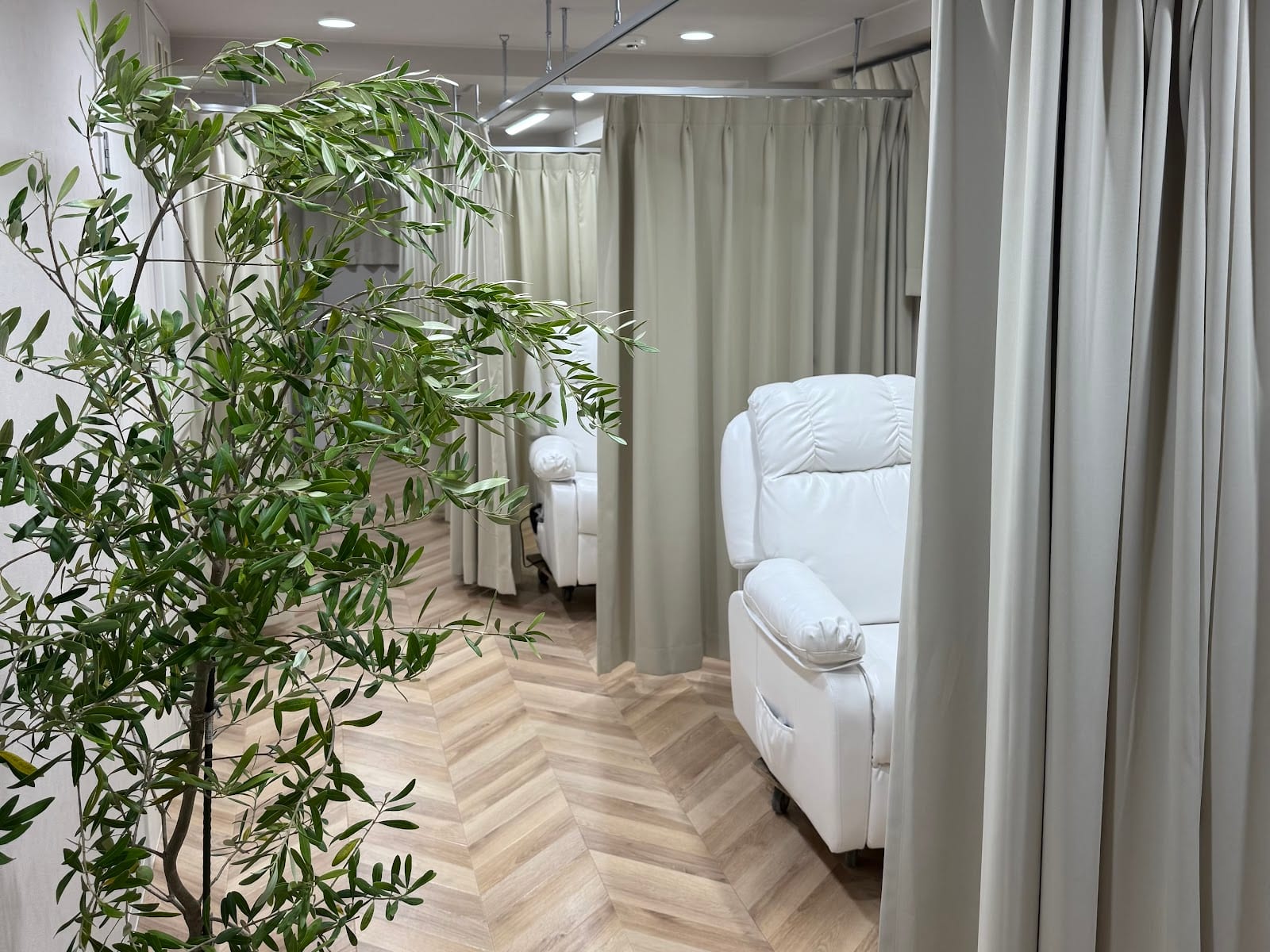 lala eyelash 三田.田町店(品川)のメンズ眉毛サロン店内写真 1枚目