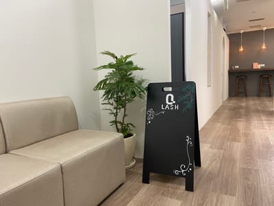 まつげパーマ＆マツエク＆眉毛専門 キューラッシュ新宿店 店内写真 2枚目