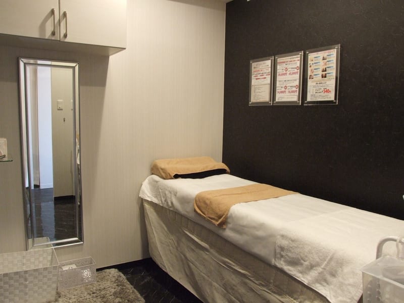 眉毛・アイブロウ専門サロン Queen’s Wax 新宿店(新宿)のメンズ眉毛サロン