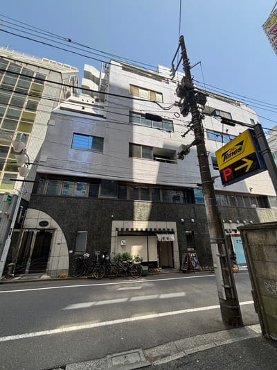 眉毛アイブロウ&まつ毛パーマ専門店 バンビッシュ新宿三丁目店 店内写真 2枚目