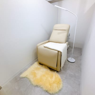 眉毛アイブロウ&まつ毛パーマ専門店 バンビッシュ新宿三丁目店 店内写真 3枚目