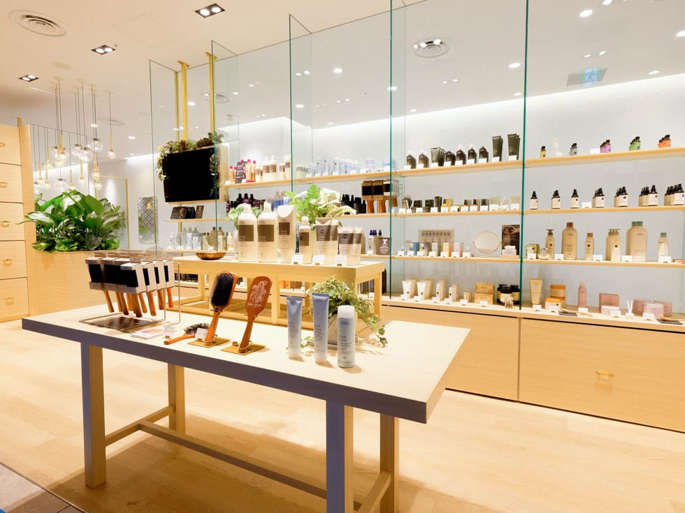 Terrace AVEDA 大丸心斎橋店(心斎橋)のメンズ眉毛サロン店内写真 1枚目
