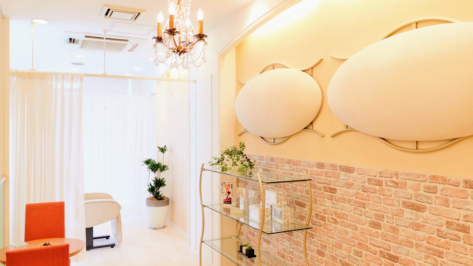 Eyelash ripplu心斎橋まつげパーマ/パリジェンヌ/アイブロウ/金の糸脱毛(心斎橋)のメンズ眉毛サロン店内写真 1枚目