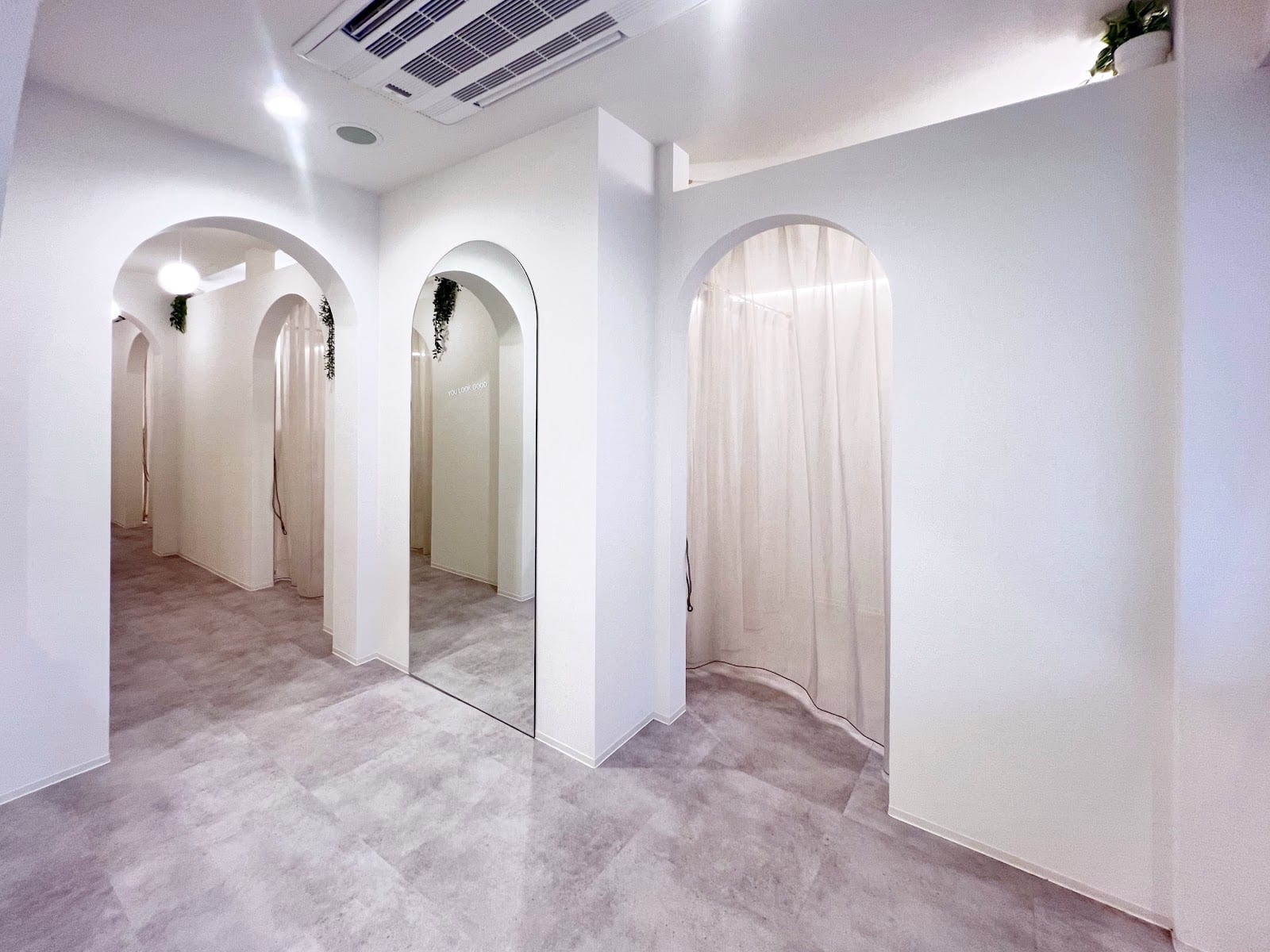 Oui高崎 まつ毛と眉の専門店(高崎)のメンズ眉毛サロン店内写真 1枚目