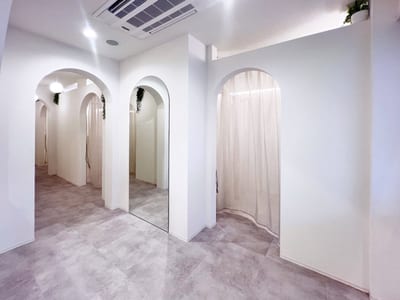 Oui高崎 まつ毛と眉の専門店 店内写真 1枚目