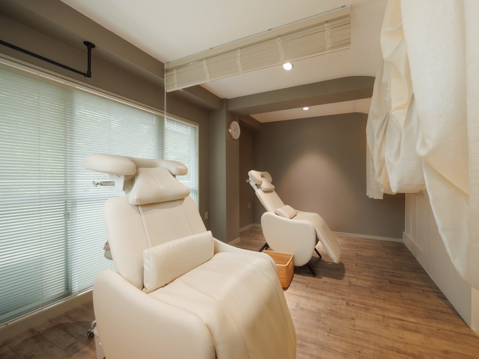 SYMPA eyesalon(多摩センター)のメンズ眉毛サロン店内写真 1枚目