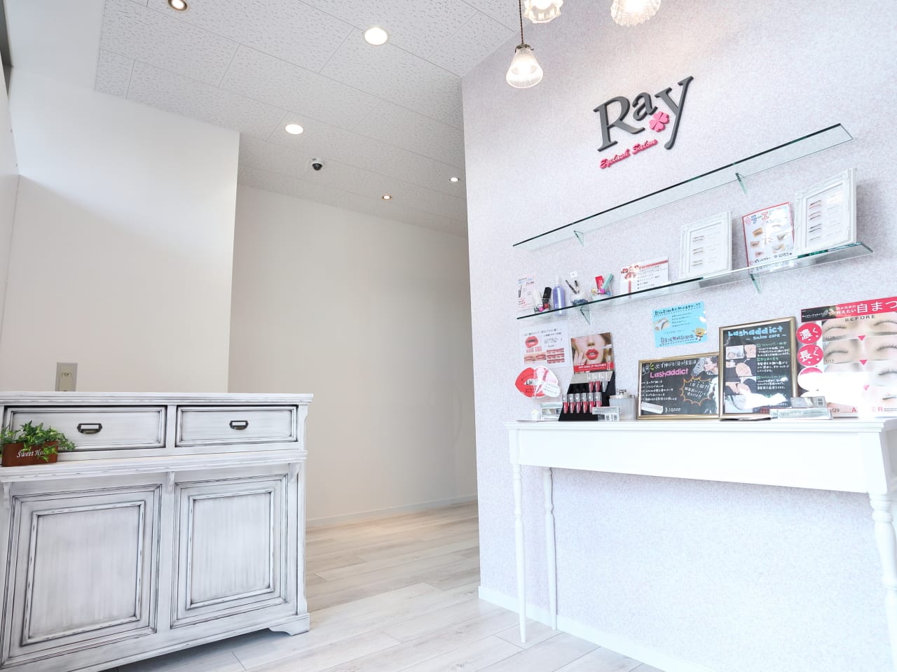 Ray Eyelash Salon 研究学園店(つくば)のメンズ眉毛サロン店内写真 1枚目