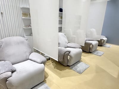 アイラッシュ・目元専門サロン TSUYAMEKIイオンタウン四日市泊店 店内写真 1枚目