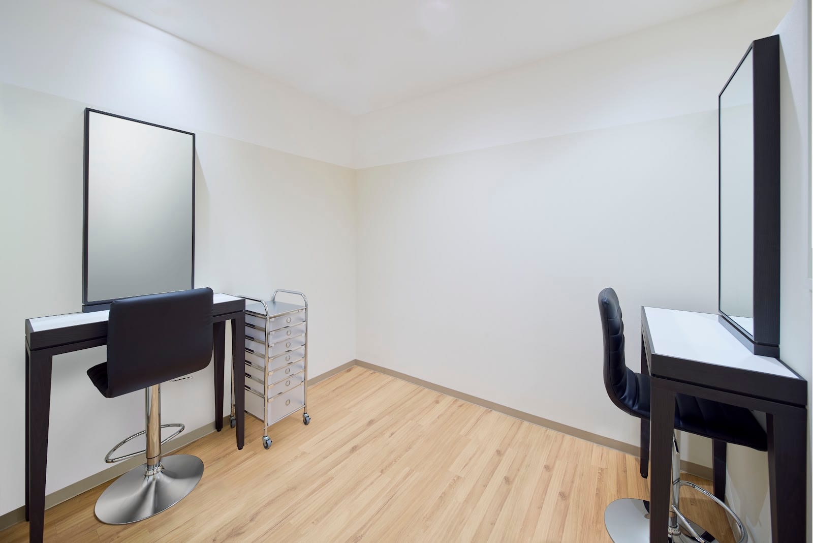 BIEWS EYEBROW STUDIO 横浜モアーズ店(横浜)のメンズ眉毛サロン店内写真 1枚目
