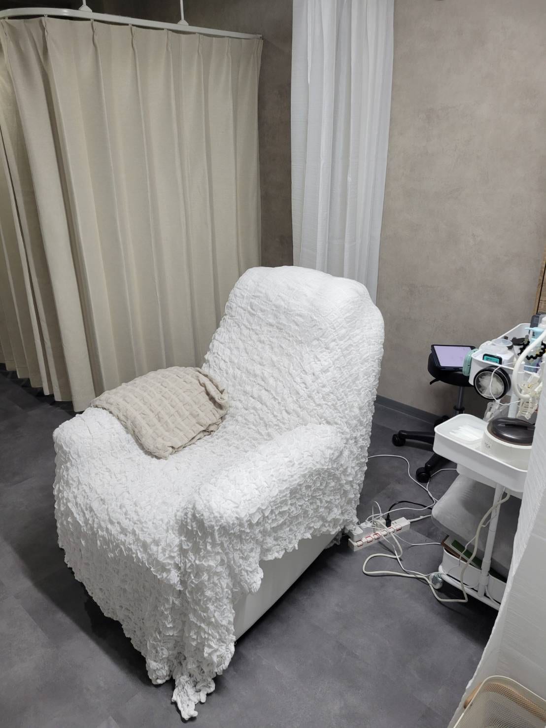 眉毛とまつげパーマの専門店 ロレインブロウ 横浜店(横浜)のメンズ眉毛サロン店内写真 1枚目