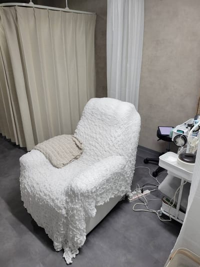 眉毛とまつげパーマの専門店 ロレインブロウ 横浜店 店内写真 1枚目