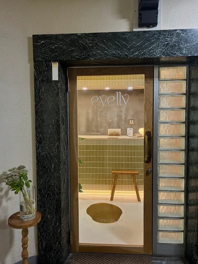 eyelly 店内写真 2枚目