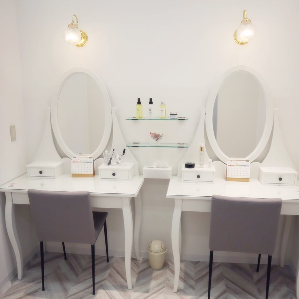 CHIC de Yokote eyelash&nail(横手)のメンズ眉毛サロン店内写真 1枚目