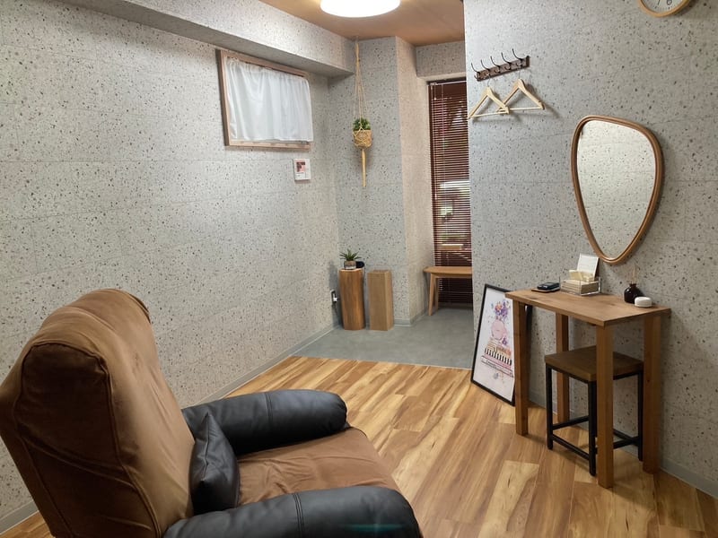 private salon Most(四ツ谷)のメンズ眉毛サロン
