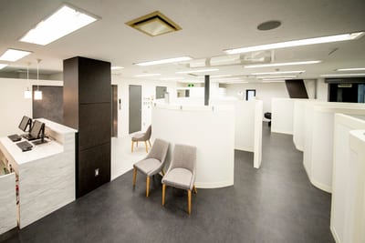 眉毛・まつ毛パーマ専門サロン エサージュ新宿店 店内写真 1枚目
